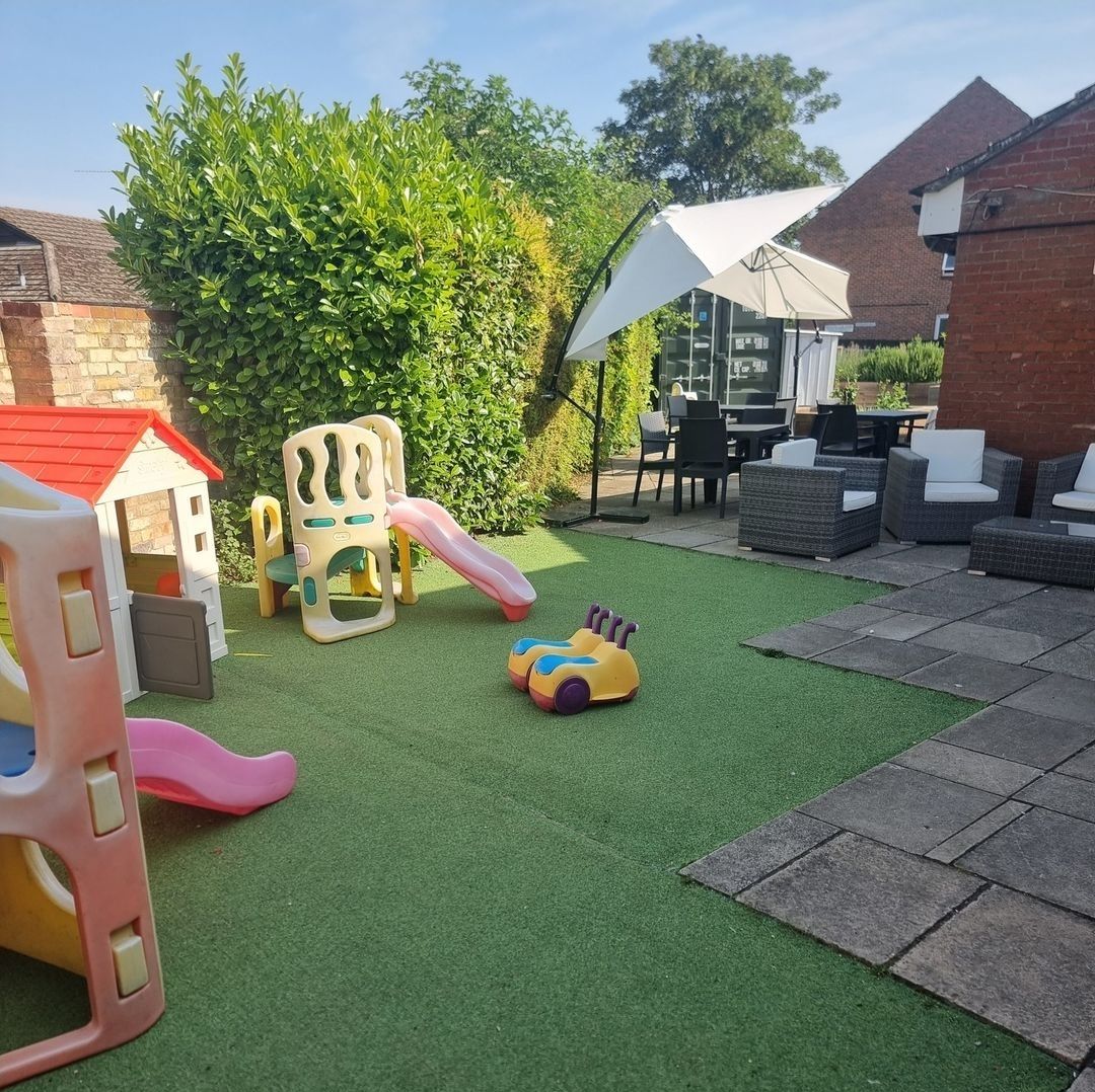 Perfect place to enjoy a coffee whilst the little ones play ☕ The garden is open at The Racing Centre & New Astley Cafe. #PlayArea #Coffee #NewAstleyCafe #SupportLocal #SupportOurHighStreet #LoveNewmarket #Newmarket