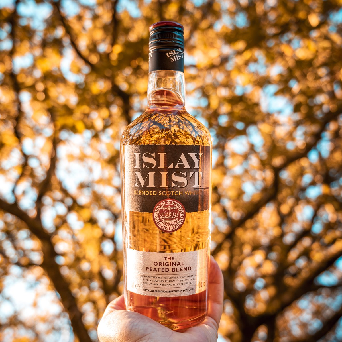 Raising a glass to warmer evenings with a dram of our favourite peated blend. 🥃

Show Character & Drink Responsibly.

#islaywhisky #whiskylover
