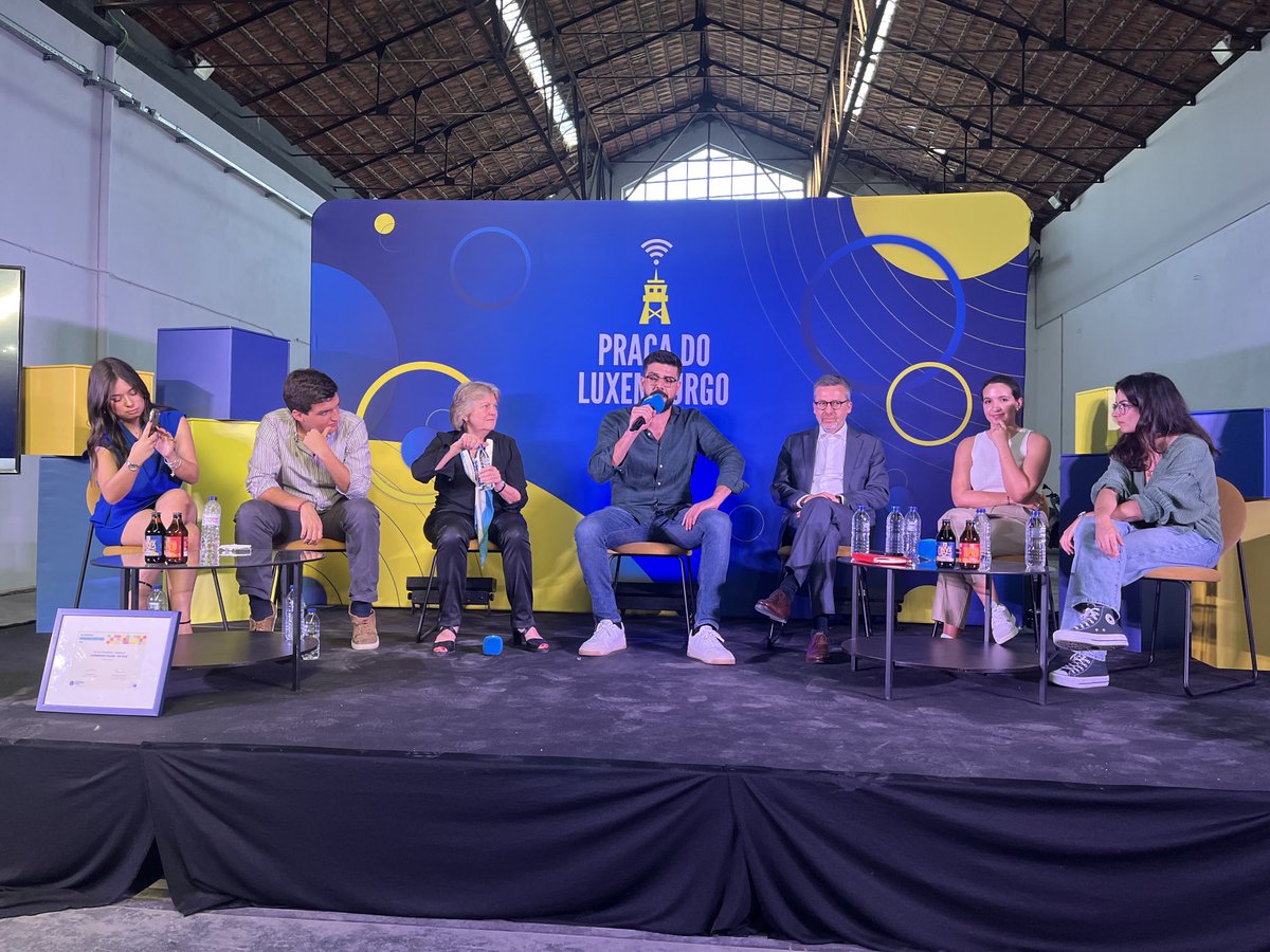 Na ⁦<a href="/PracadoLux/">Praça do Luxemburgo</a>⁩ sobre o Tejo, em Marvila, agora em debate sobre a #UE com ⁦<a href="/ElisaFerreiraEC/">Elisa Ferreira</a>⁩ e ⁦<a href="/Moedas/">Carlos Moedas</a>⁩. Modera o ⁦⁦<a href="/MiltonNunes23/">Milton Nunes</a>⁩.