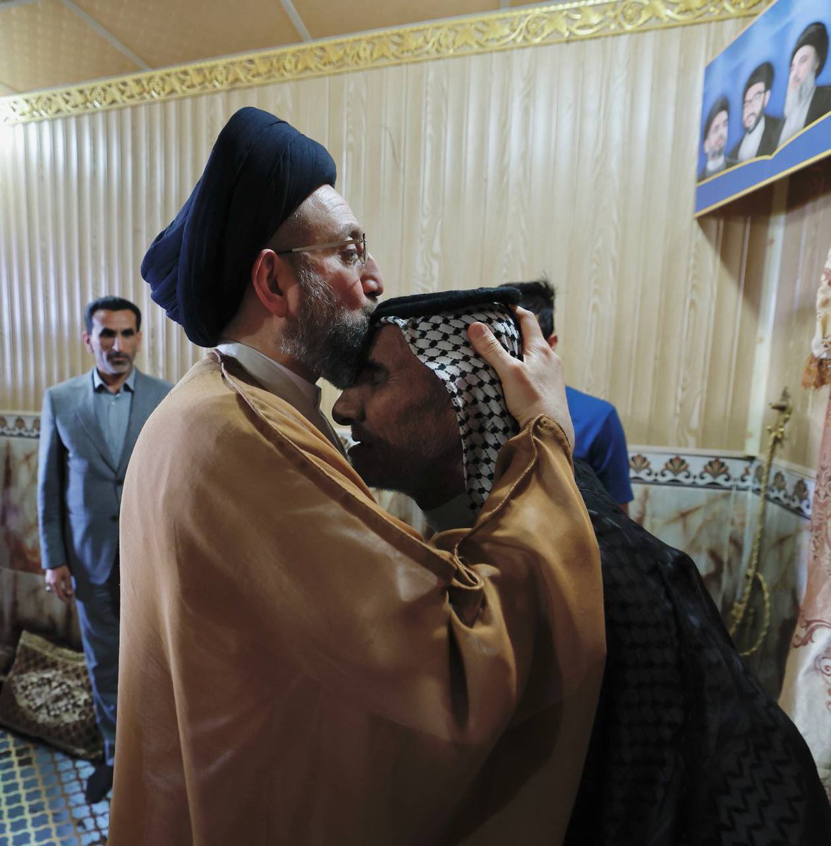 رُحماءُ بيْنهُمْ 💙

#المثنى_ترحب_بالحكيم