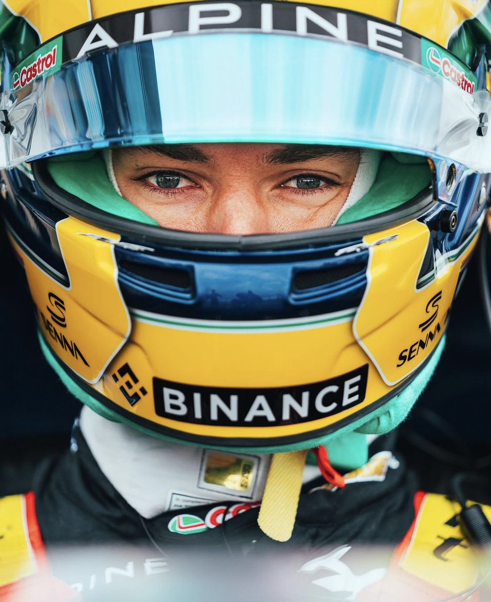 Le casque spécial de @PierreGASLY pour le week-end de #ImolaGP 🇮🇹 Hommage à son idole Ayrton Senna IL EST INCROYABLE 🥹💛 #F1