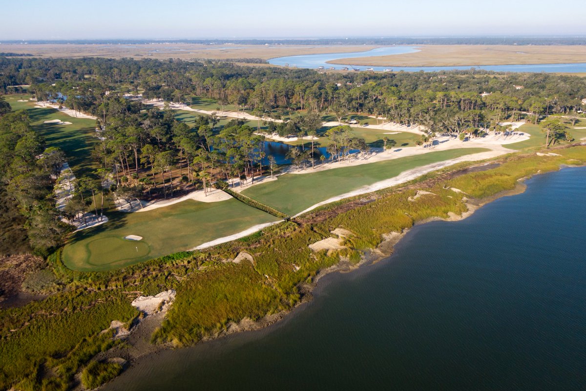 The 13th hole at Ocean Forest Golf Club is a 381-yard par 4 and one of the most scenic on the course on Sea Island, GA, playing parallel to the Hampton River. Ocean Forest re-opened in Oct. 2023 after BWD reimagined & renovated the championship par-72 course.

#FairwayFridays⛳️