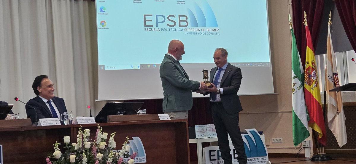 La <a href="/epsb_uco/">Escuela Politécnica Sup. de Belmez Univ. Córdoba</a> quiere agradecer a Gabriel Benítez, jefe de servicio de Aguas en <a href="/aguasdecordoba/">Aguas de Córdoba</a> por la excelente conferencia impartida en la <a href="/epsb_uco/">Escuela Politécnica Sup. de Belmez Univ. Córdoba</a> con motivo de Santo Domingo de la Calzada y titulada "retos del tratamiento del agua en periodos de sequía". Muchas gracias.