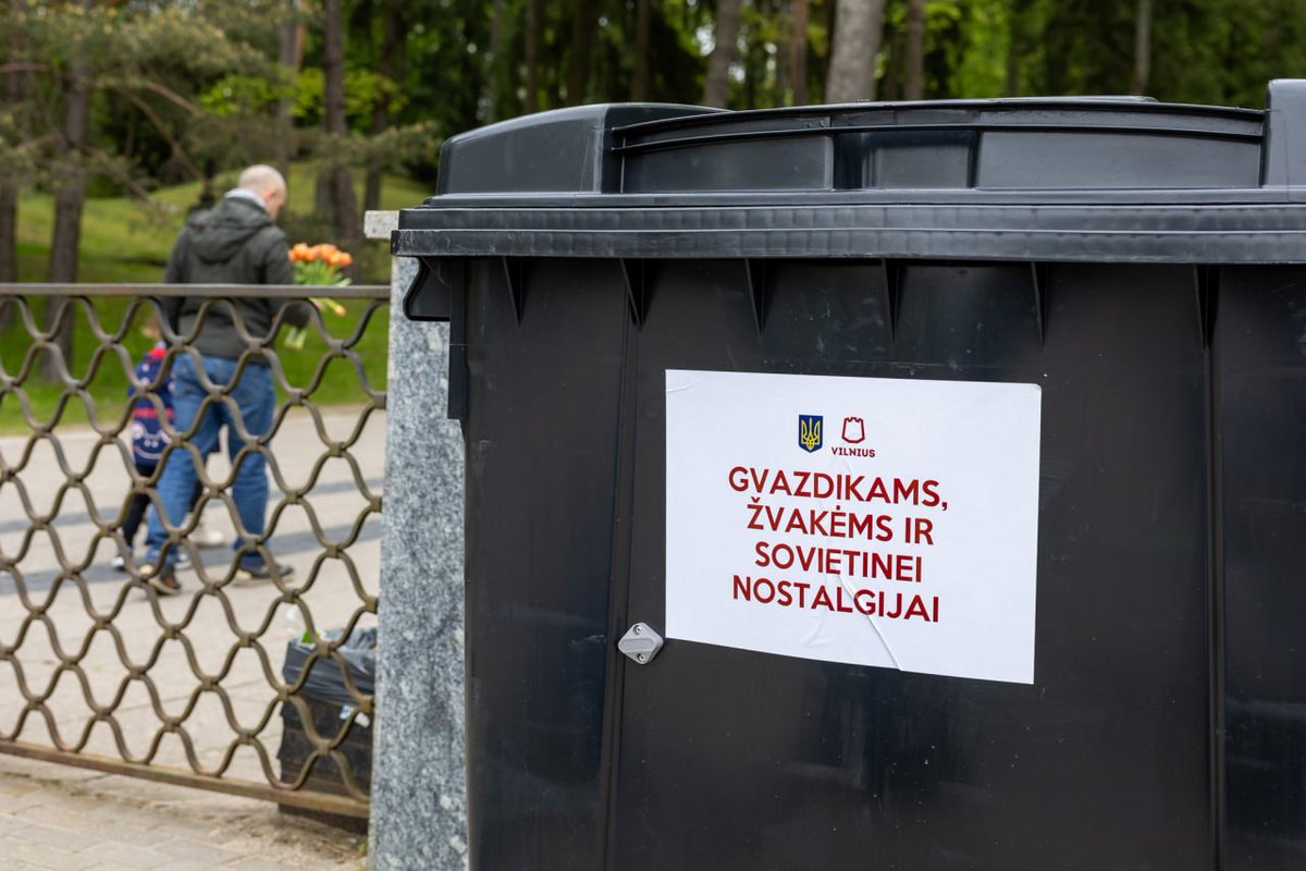 Vilnius City Hall for May 9 put a garbage can 'for Soviet nostalgia' in the cemetery where a memorial to Soviet soldiers used to stand Valdas Benkunskas, head of the Lithuanian capital, said it was done 'for all those who today are nostalgic for Russian times.' The inscription…