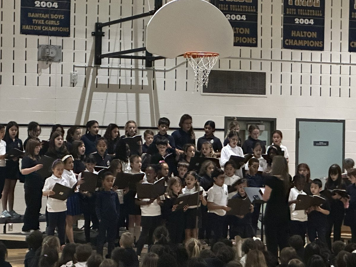 Gathering together as a community for our closing liturgy for CEW. Thank you to Mrs Lopez and Mme Nano and our Gr. 7 and 8s for leading us in prayer. @SHOJ_HCDSB @HCDSB