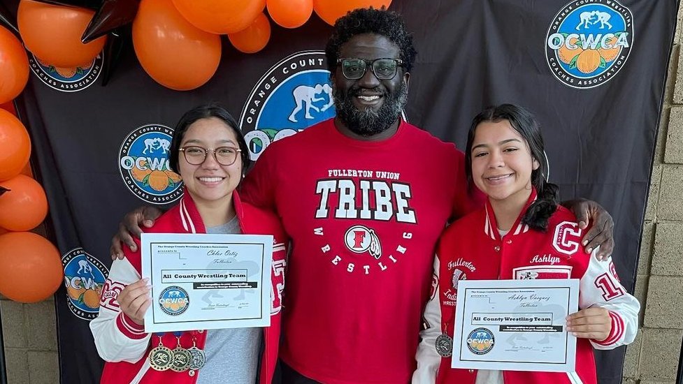Congratulations to Chloe Ortiz, Ashlyn Vasquez, and DeShawn Cobbs on being named for the All-County Wrestling Team by the Orange County Wrestling Coaches Association! @Principal_Rubio @fullertonhigh @fjuhsd @OCSportsZone @ocvarsityguy
