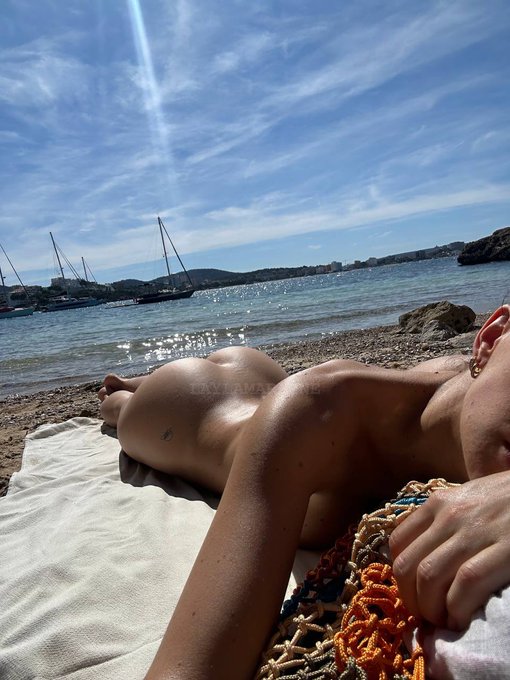 Repost if you&rsquo;d like to come to the beach with me 🔥🇪🇸 #Mallorca https://t.co/IpSE88GlVC<a href="/tag/mallorca"class="tags"><span>#mallorca</span></a>