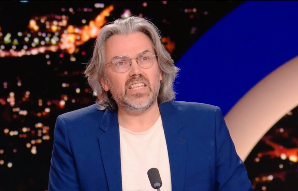 SurmulotsNews's tweet photo. 🇨🇵 FLASH – Aymeric Caron regrette que le Hamas soit privé d'Eurovision, "Ils ont pourtant démontré pendant le festival Nova la grande passion qu'ils avaient pour la musique". https://t.co/kIH5d7fVmb