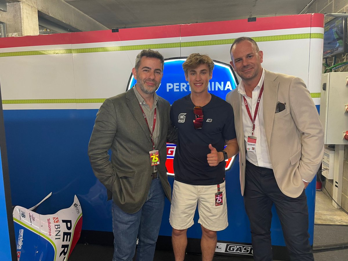 Apoyando a pilotos y equipos valencianos en el #FrenchGP 🇫🇷
El directo general del Circuit Nicolas Collado y el director adjunto Bernardo Bonet han estado en el Circuito de Le Mans