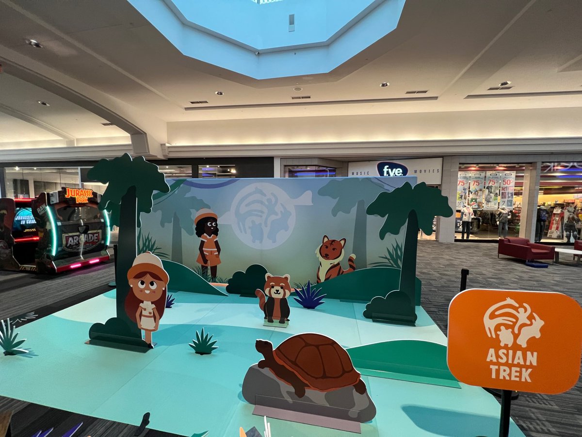 Did you see this recent display in the mall that we partnered with Design Sensory on for the Knoxville Zoo? It is ape-solutely wild! 

#graphiccreations #displays #signage #supportlocal