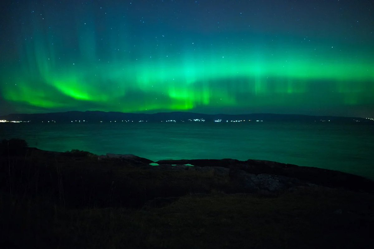 Watch out for Northern Lights this weekend, they could be visible From London. Lead BBC Weather Presenter @SimonOKing , has posted about the possibility of catching a glimpse from the UK, saying that charged particles from the sun are ‘hurtling towards Earth’ #NorthernLights