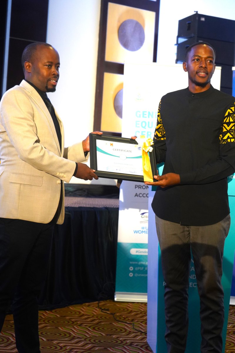 rwandastandards's tweet photo. Muri uyu muhango uri kubera kuri @kigaliserena , hashimiwe ibigo 8 bimaze gutera intambwe igaragara ndetse n'ibindi 11 byahawe ibyemezo byo kwimakaza ihame ry'uburinganire bishyiraho ibikorwa by'indashyikirwa. #RwOX #GenderSealRw https://t.co/zQtDkp2X2H