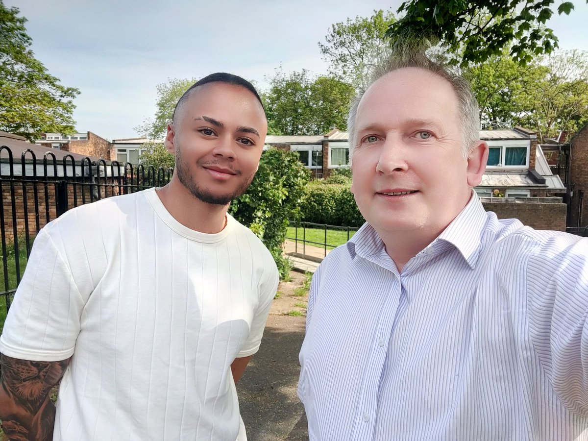 An absolute pleasure to have @Kwajotweneboa on the wonderfully designed Central Hill and Cressingham Gardens Estates today. This gentleman is continuing to do fantastic work on housing and uncannily we share similar views on Lambeth Housing management!
