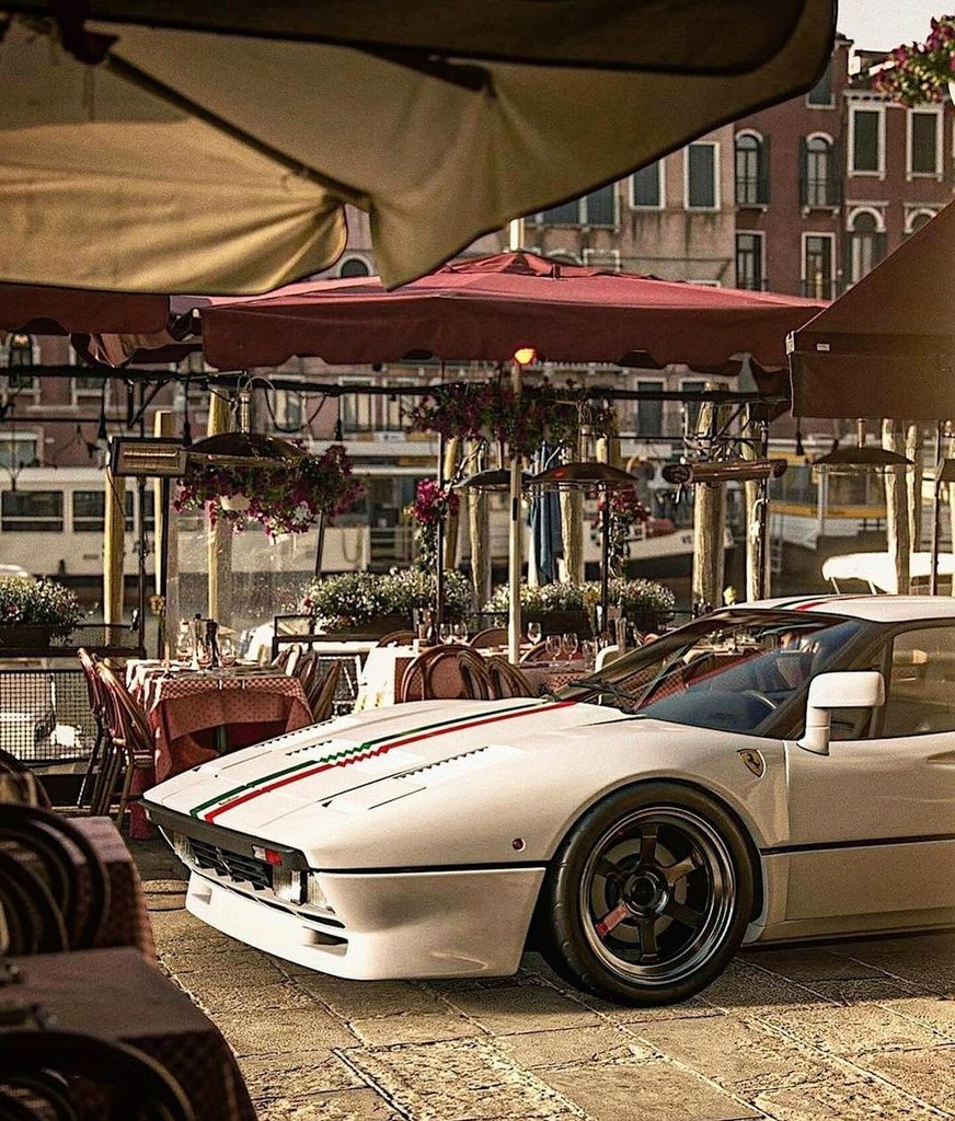 #FerrariFriday 
#Ferrari 288 GTO 💚🤍❤️