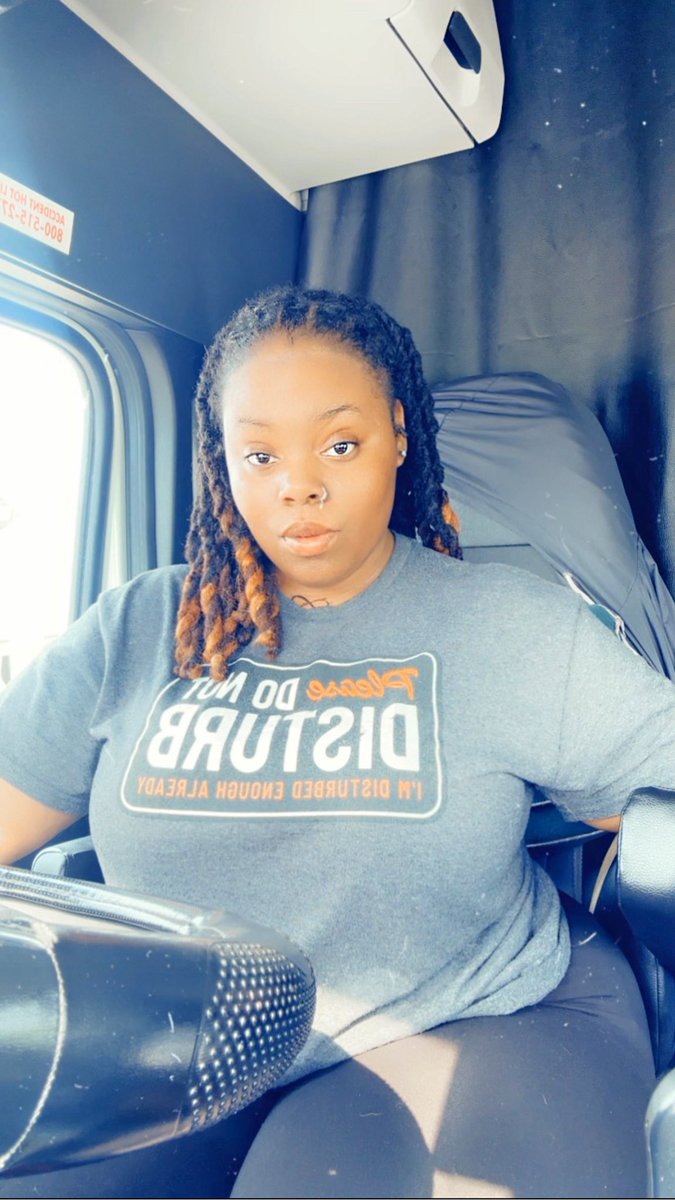 🩶Another Day In The Office‼️🚛✨🖤

#truckdriver #trucking #fyp #femaletrucker