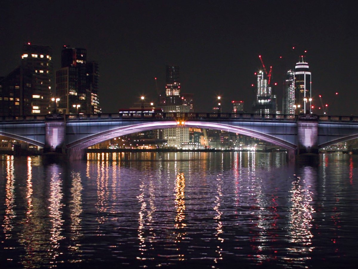 Did you know that Lambeth Bridge dates from 1932, when it was officially opened by George V and Queen Mary? Today, #IlluminatedRiver celebrates the civic grace of the five-span steel arch bridge with gentle washes of light. More info > bit.ly/4d59dAY 📸 Paul Crawley