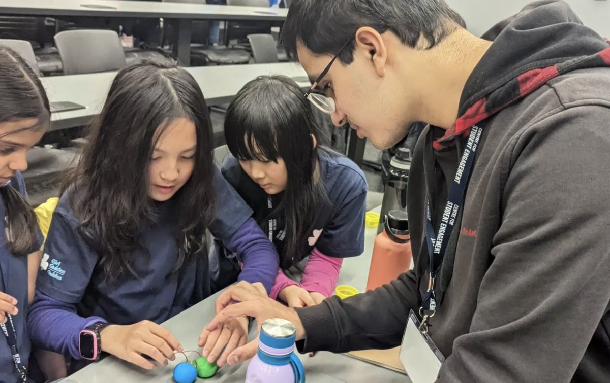 An innovative #UTM program is giving the next generation of learners in Peel Region a chance to learn more about science, technology, engineering, arts & math. The tri-mentorship program encourages young people to get involved with STEAM learning 💙 bit.ly/4cthRsA