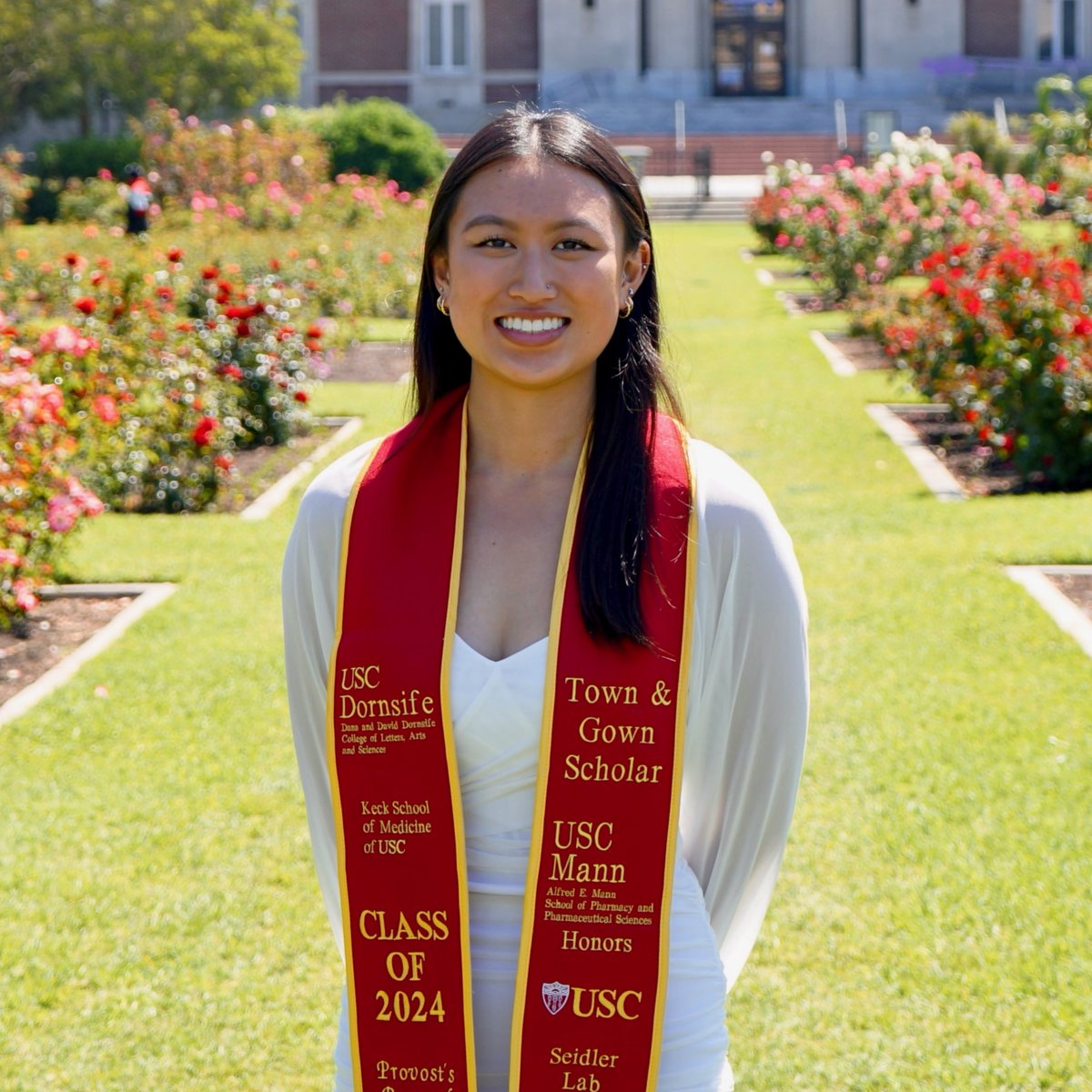 Meet Amanda Tse, who is earning a BS in Pharmacology & Drug Development from #USCMann and a BS in Health Promotion and Disease Prevention Studies from the @KECKSchool_USC: mann.usc.edu/news/commencem…