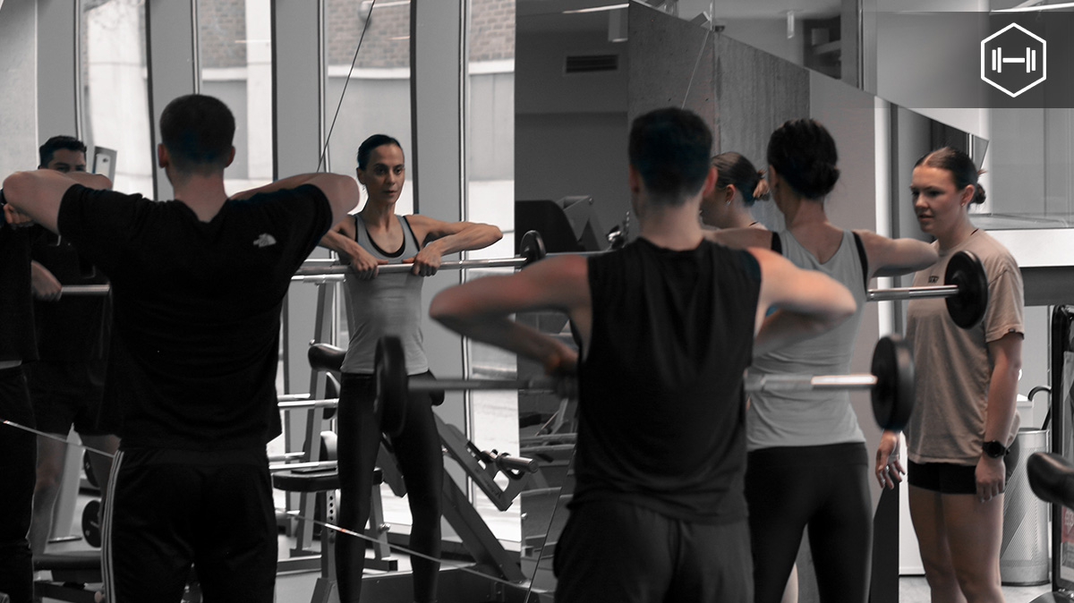 trainfitnessint's tweet image. 💪 Leadership Development: Instructors encourage experienced members to mentor beginners, boosting confidence and leadership skills. Everyone progresses together! 🌟 #GroupTraining #Mentorship #FitnessCommunity