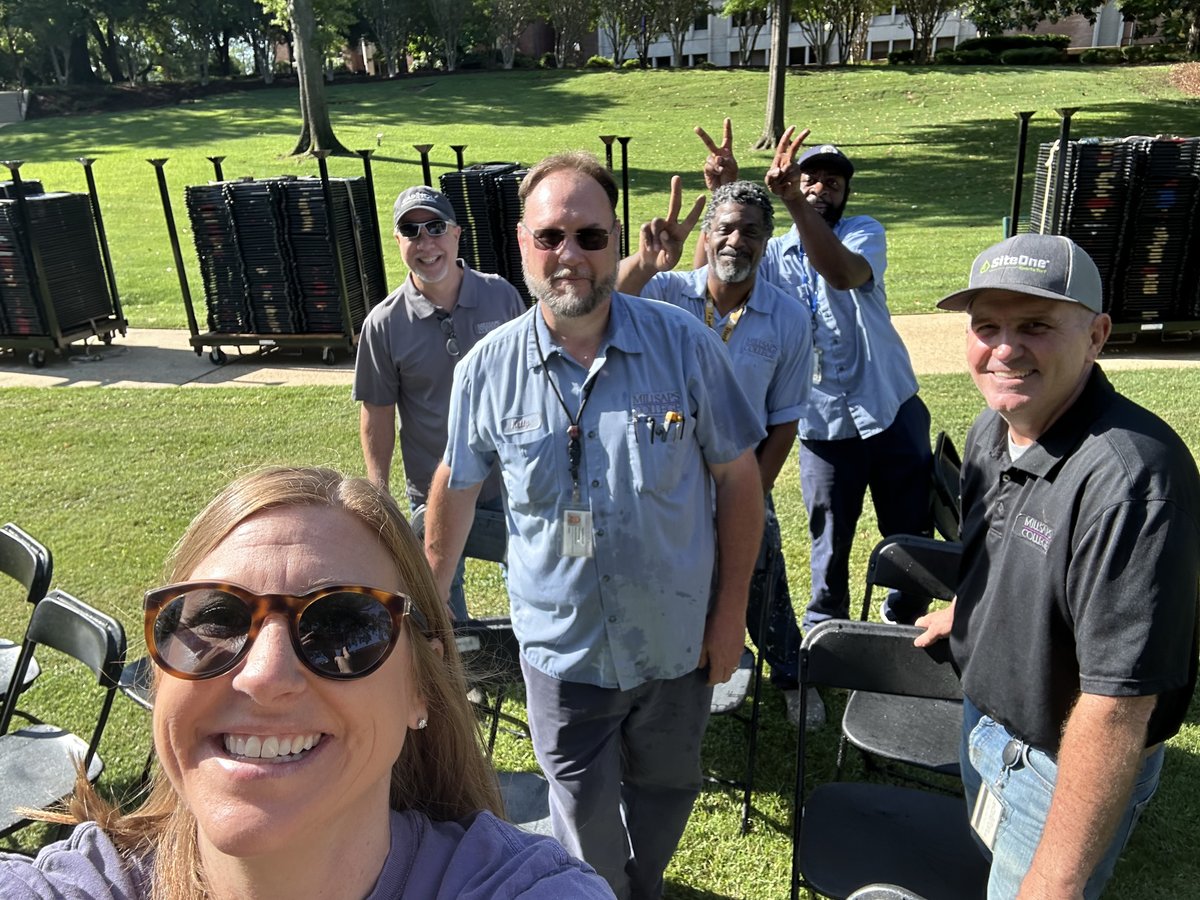 ❇️ What a beautiful day! ❇️ Special thanks to our maintenance & grounds crew for all their work leading up to commencement! Can't wait to celebrate our grads! 👏🏼