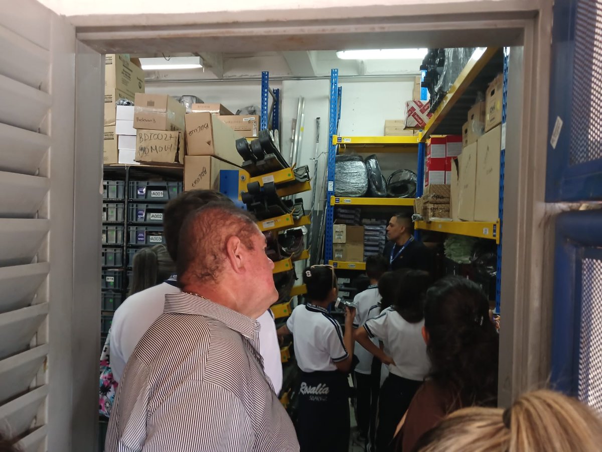 pedronelospina0's tweet photo. #PazAmbientalEcoesperanza 💚♻️
Líderes y Gestores Ambientales Rosalía Suárez, promueven #Educacionclimatica alianza @metrodemedellin Emp.MDO.
"Palabras que TransFORMAN"
transporte sostenible, energías limpias, reutilización residuos.
#CreemosEnLaEducacion
#ElLiderSosVos
👨👩👧👦💚🙅🚴 https://t.co/qQRLfyjSrb