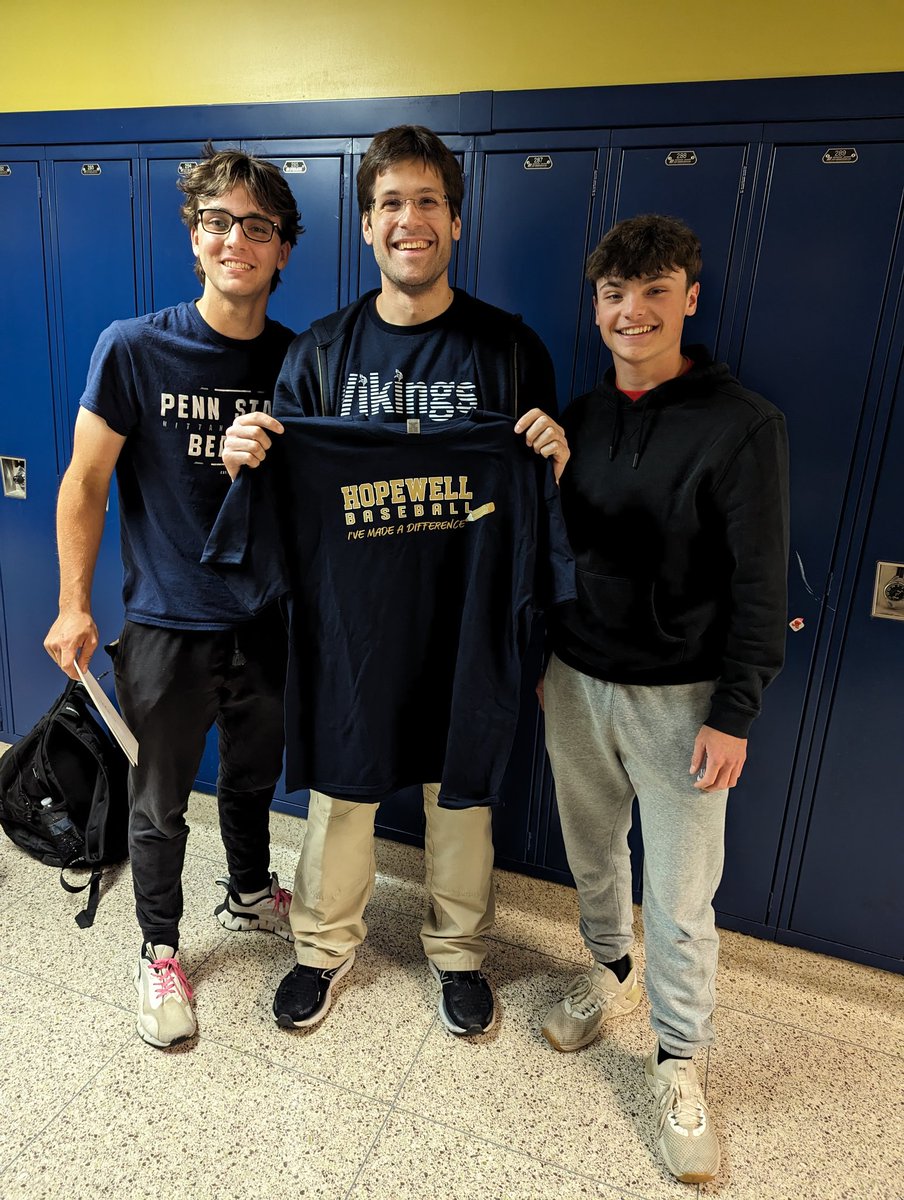 To close out teachers appreciation week our seniors showed their appreciation to 4 great teachers that made a difference in their lives!