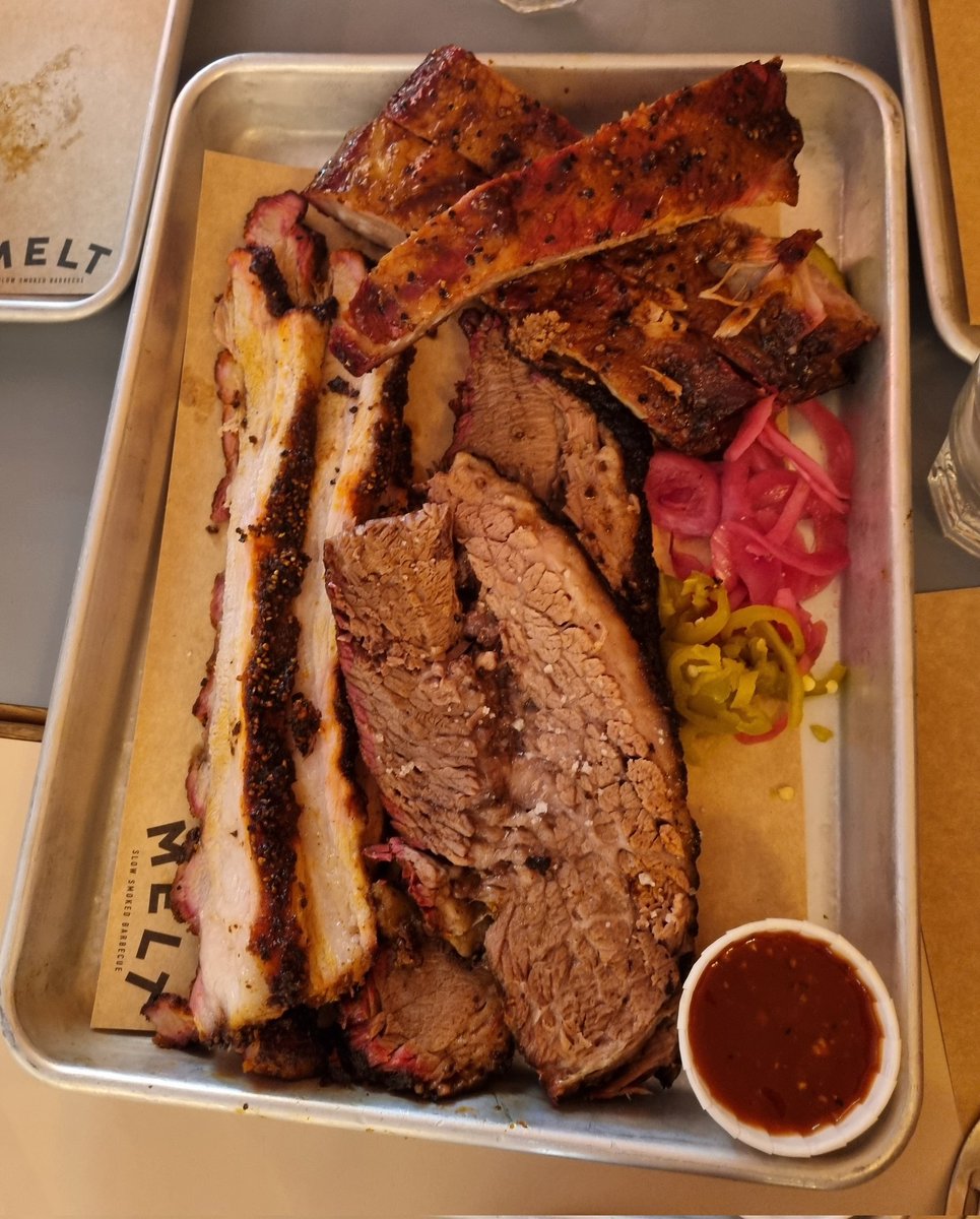 Brisket, pork belly, and spare ribs 🤤🤗
What do you like to order when you go out to eat?