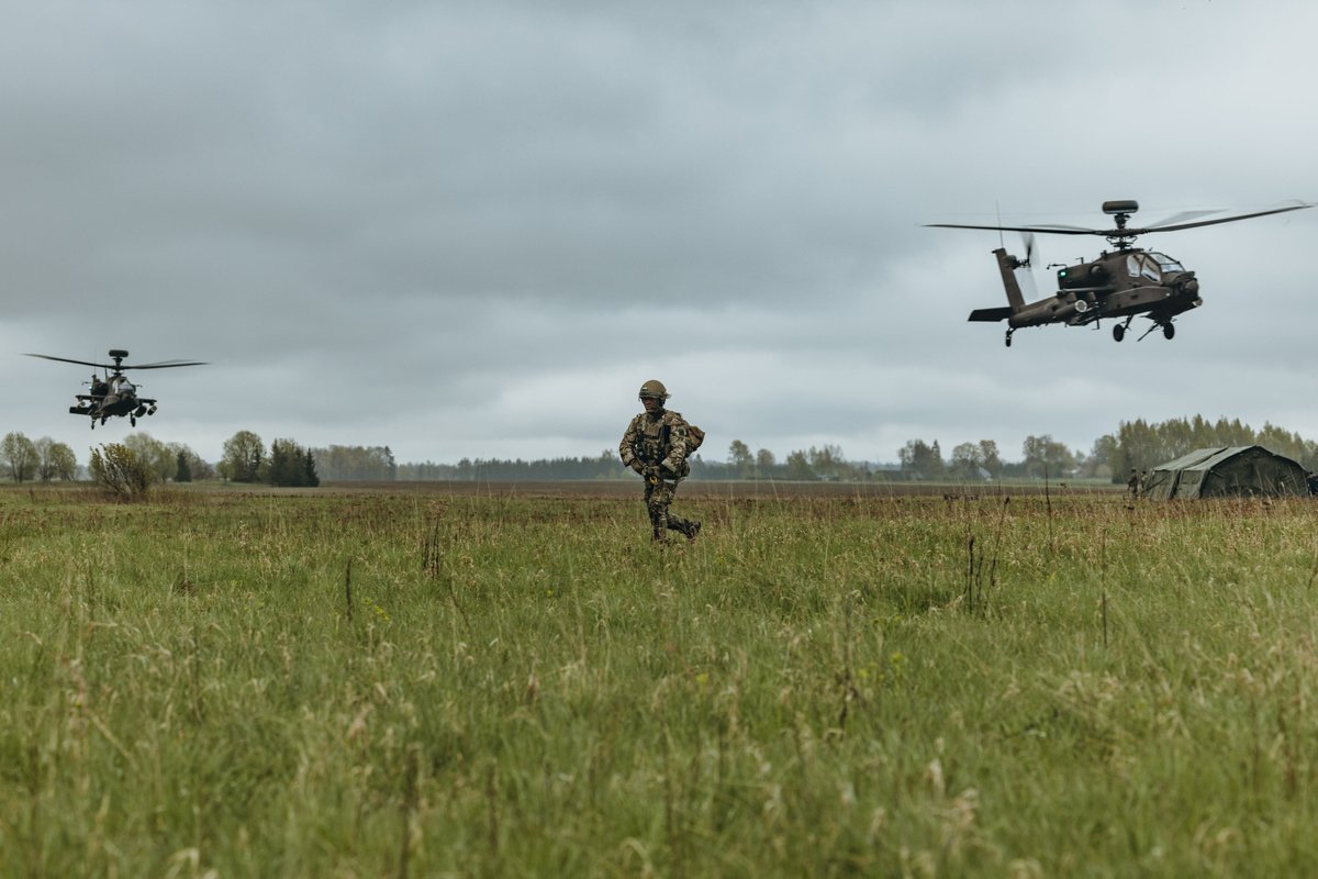 Two of the @BritishArmy's new AH-64E attack helicopter provided cover for soldiers during a ground assault as part of major @NATO exercise, Steadfast Defender. The cutting-edge Apache gunships showcased their abilities by hovering low in a simulated strike against air defences.