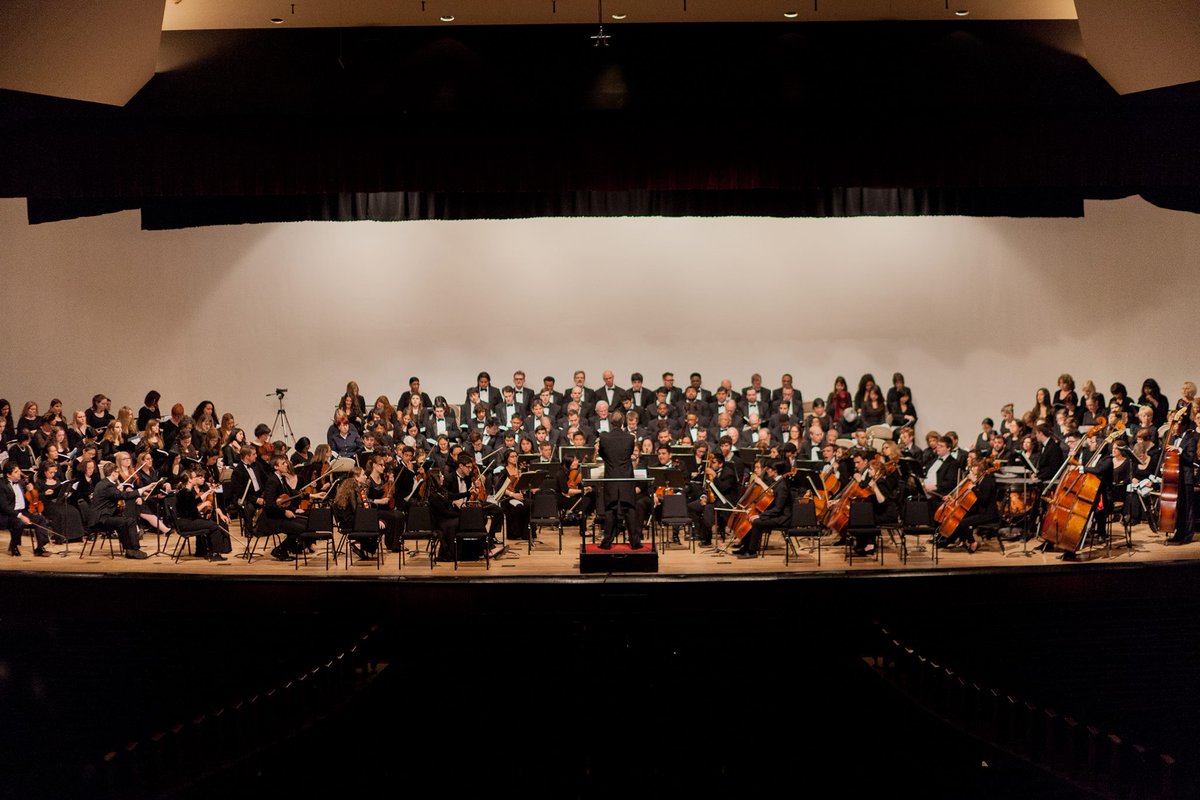 QC Choral Society 83rd Annual Spring Concert 5/18, 8 pm LeFrak Concert Hall Tix: ow.ly/8ULc50RBwGV Mozart’s Requiem Schubert’s Mass in G Major Lili Boulanger’s Psalm 24 Led by James John, Music Director Featuring soloists from the Aaron Copland School of Music.