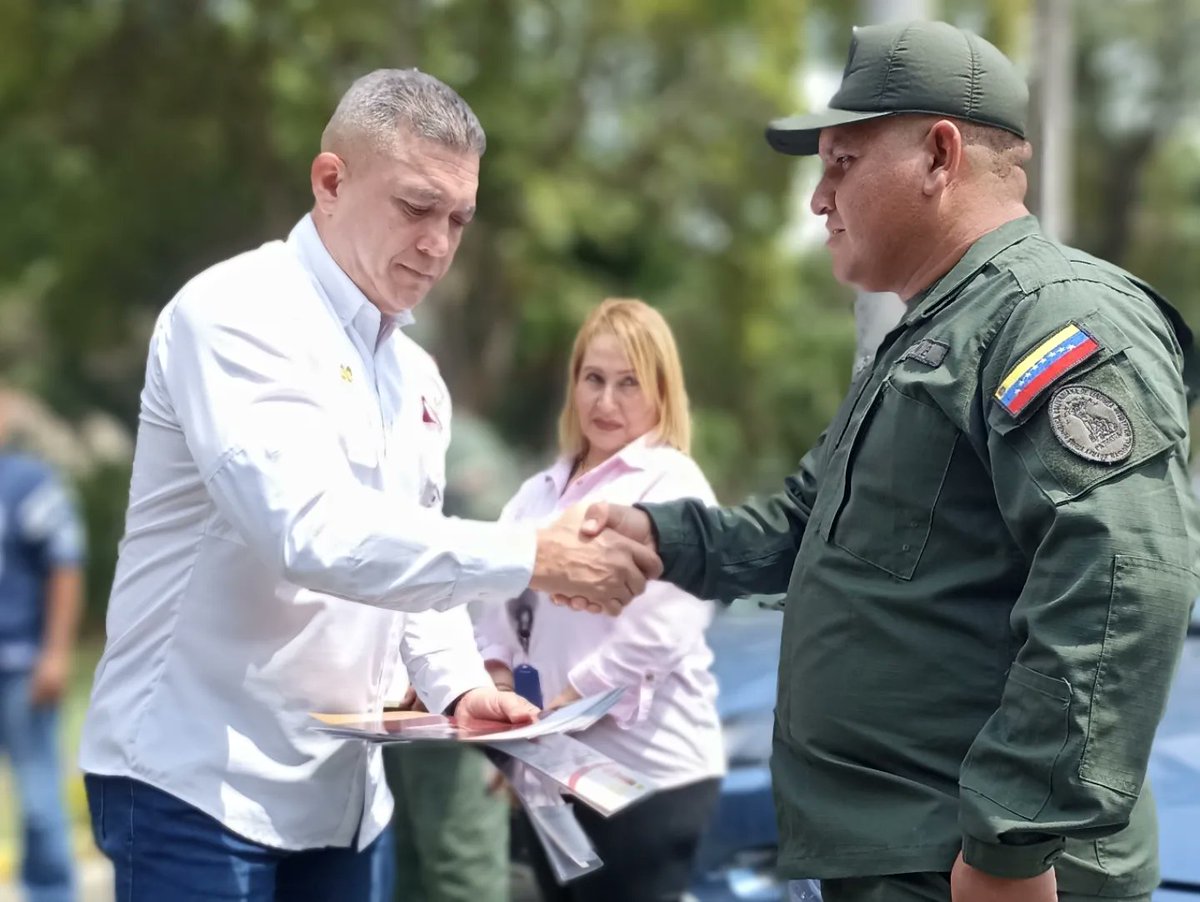 GnbGaranteDePaz's tweet image. Felicitaciones a los siete ganadores por REDI del sorteo Fénix N°6 que se efectuó el pasado 18 de abril, quienes hoy recibieron las llaves de su vehículo 0 Km ¡Seguimos avanzando, máximo bienestar integral para nuestros centinelas!
#VenezuelaFestivalDeAmor