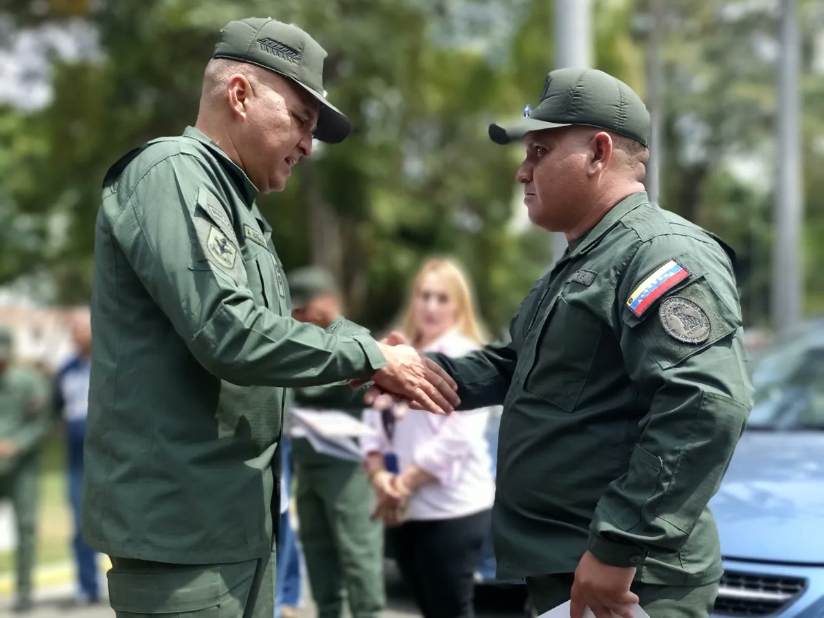 GnbGaranteDePaz's tweet image. Felicitaciones a los siete ganadores por REDI del sorteo Fénix N°6 que se efectuó el pasado 18 de abril, quienes hoy recibieron las llaves de su vehículo 0 Km ¡Seguimos avanzando, máximo bienestar integral para nuestros centinelas!
#VenezuelaFestivalDeAmor