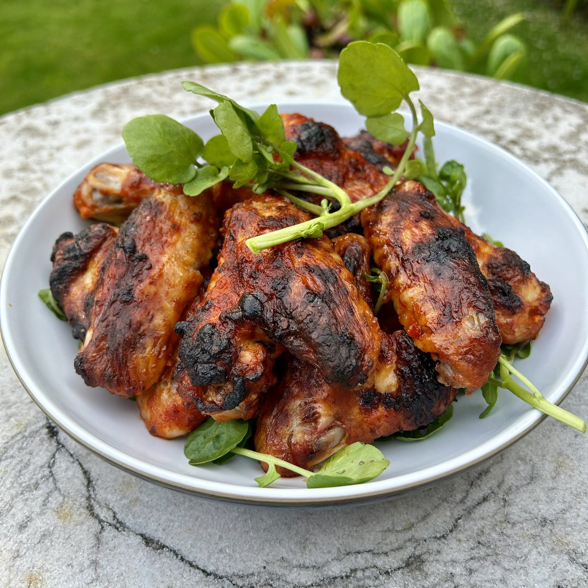 IDK, what wine would you pair with these piripiri chicken wings? Bon weekend à tous!