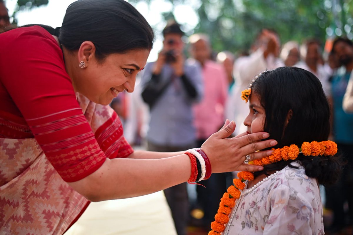 irajendrashukla's tweet image. फोटू हमारे घर बार का! मोदी के परिवार का!❣️

अमेठी ने ठान लिया है #ModiOnceMore 🔥