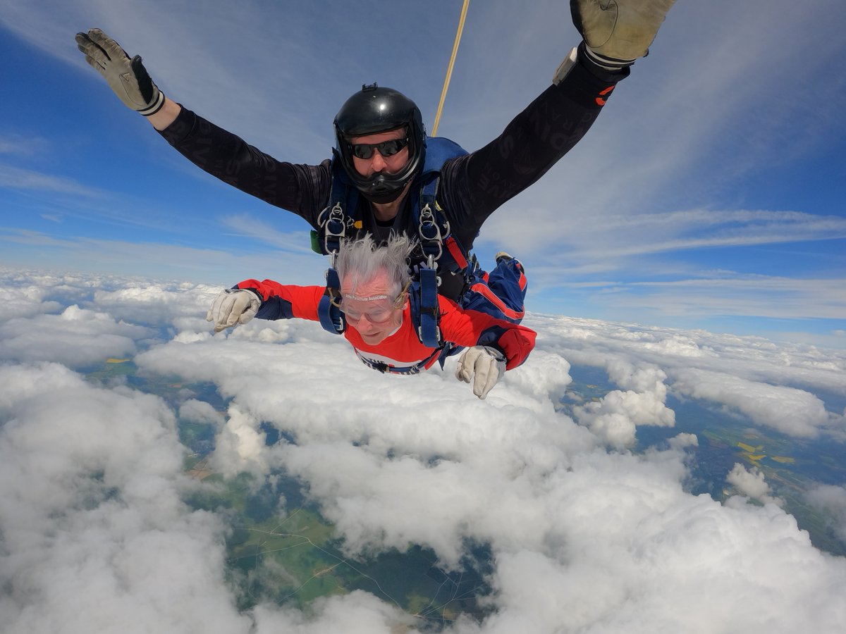This #FundraisingFriday, we're grateful for the community's support raising awareness for those affected by a brain tumour diagnosis. Huge thanks to Sally and Tony for their skydives, and good luck to Nicola and Sussie at Oxfordshire Arts Week! bit.ly/3UCcaAt