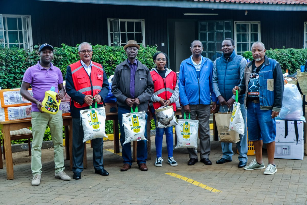 We are profoundly moved by the outpouring of support for the victims of the #Nairobifloods.

Today, Mr. Lalchand Pallan, chairman of @Krcs_NRbBranch, gratefully received generous donations of food, clothes, and shoes from the members of the Invergsra Club. Their kindness and…