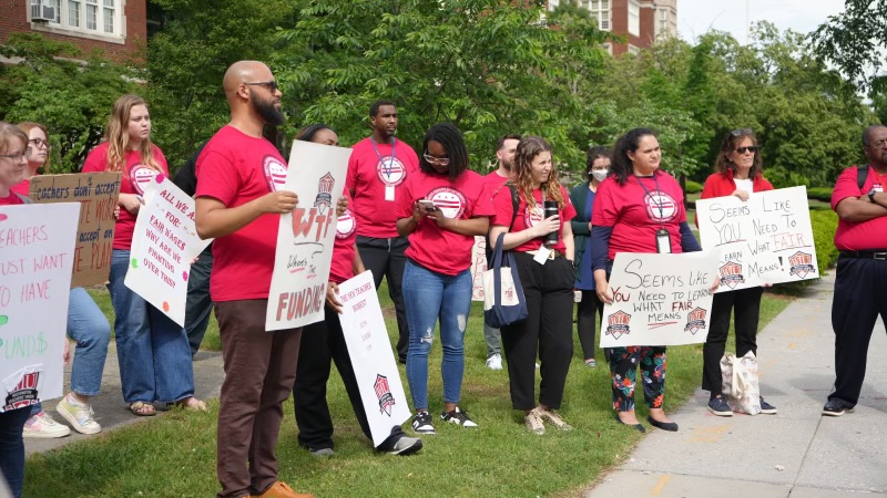 We'd like to thank @ElliotHineMS, @EasternHigh and @EboniRoseDC for coming out to rally for our contract yesterday! We hope to see you at @DorothyHeightES & @McFarlandMS, @RooseveltHS this afternoon! #TeacherAppreciationWeek #realsolutions #showappreciationwithacontract #RedforEd