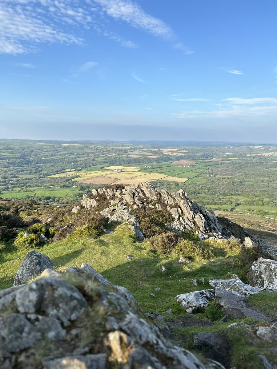 Diwedd perffaith i wythnos brysur … clywed y gwcw ar ben Carn Ingli