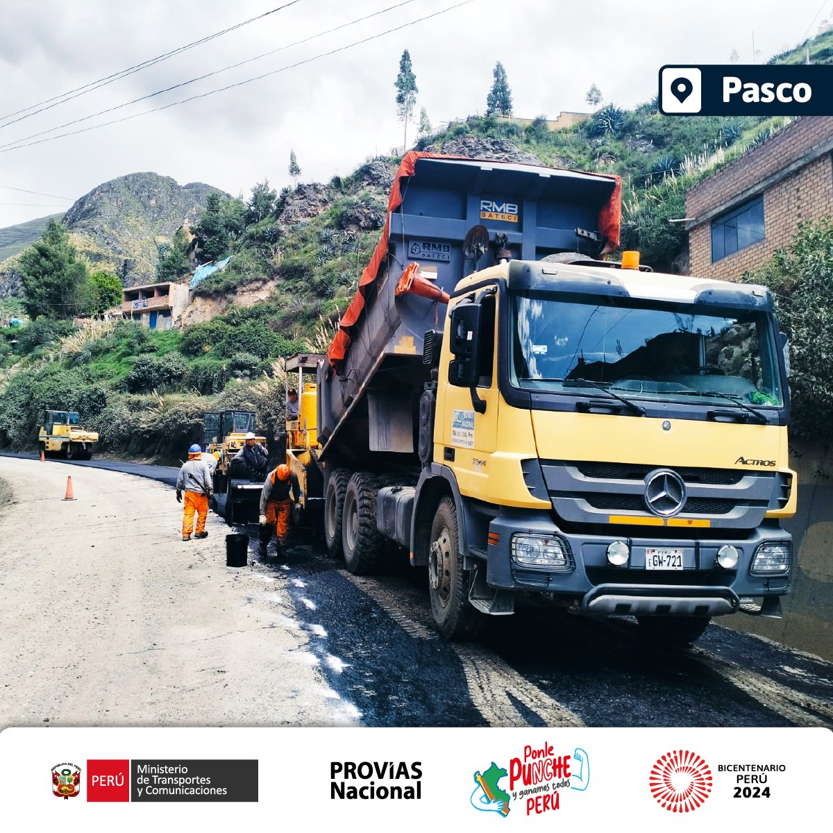 ProviasNac_Peru's tweet photo. ¡Avanzamos con la mejora de la carreteras en #Pasco!
🚜 #PVNInforma | Con el fin de rehabilitar la plataforma entre el km 165 y el 166, continuamos con los trabajos de tratamiento asfáltico y otras labores en el tramo Dv. Pasco – Huánuco, sector #Acobamba.
⚠️Tránsito restringido https://t.co/3mWuR2z4Dg