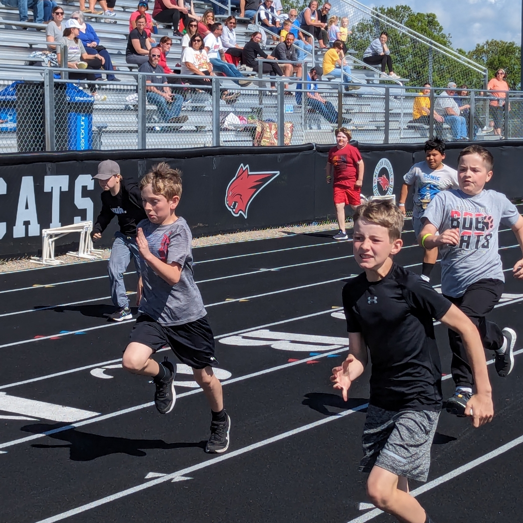 EpworthElem's tweet photo. An amazing day at our district annual track meet (all five elementary schools)! Thank you to our district Physical Education teachers and staff for making this happen. The kids ran hard! https://t.co/FbgAZBd2Jl