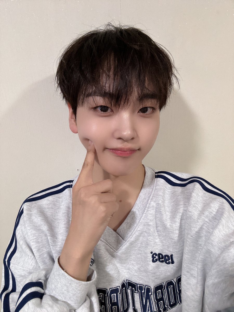 CRAVITYstarship's tweet photo. [📸] 240511
SBS 파워FM #최화정의파워타임
⠀
#CRAVITY #크래비티
#형준 #HYEONGJUN
#EVERSHINE
#Love_or_Die
#Cest_La_Vie https://t.co/C7lNaPYZtl
