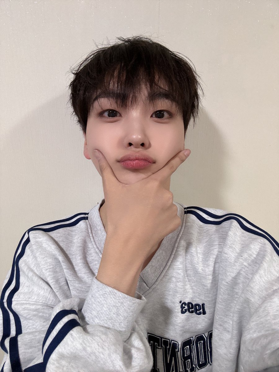 CRAVITYstarship's tweet photo. [📸] 240511
SBS 파워FM #최화정의파워타임
⠀
#CRAVITY #크래비티
#형준 #HYEONGJUN
#EVERSHINE
#Love_or_Die
#Cest_La_Vie https://t.co/C7lNaPYZtl