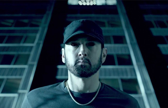 Emwalksonwater's tweet photo. The fans waited for this moment like that feature when I stole the show (ha), sorry if I took forever (Haha).

-Eminem, Fall https://t.co/UVJ1kX7nUO
