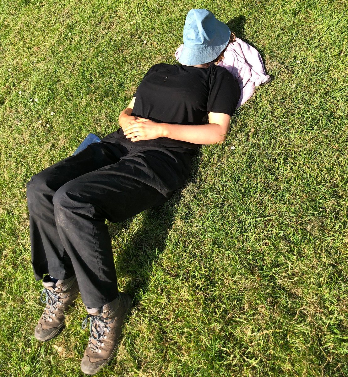 HistArchChester's tweet photo. #DigChester Day 14, things are hotting up 😎… Iestyn: Today began with uncovering what we think is a Roman context, finds such as Roman pottery and CBM were discovered. It was also our Animal Bone identification session, which was incredibly interesting! @uochester @cwacmuseums https://t.co/moYqaB3Y9t