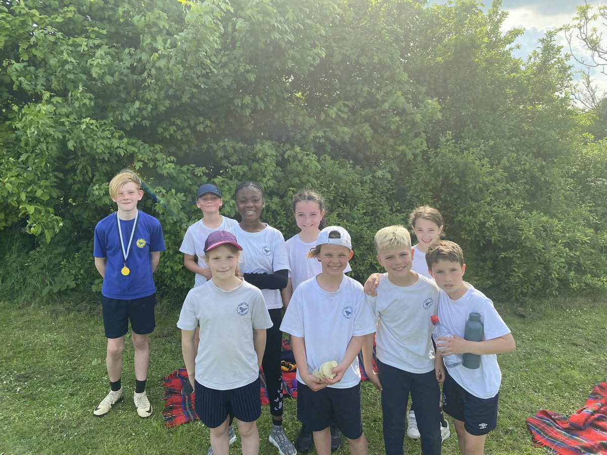A warm afternoon spent running cross country for some of our year 3,4,5 and 6 children! A 2nd place medal for Edward in Year 6🥈👏🏼 great places for our other children too 👏🏼 💪🏼 well done everyone! @houghtonsgo
