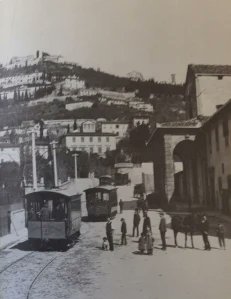 San Domenico – La prima tramvia elettrica (1890) partiva da Piazza San Marco e arrivava a Fiesole