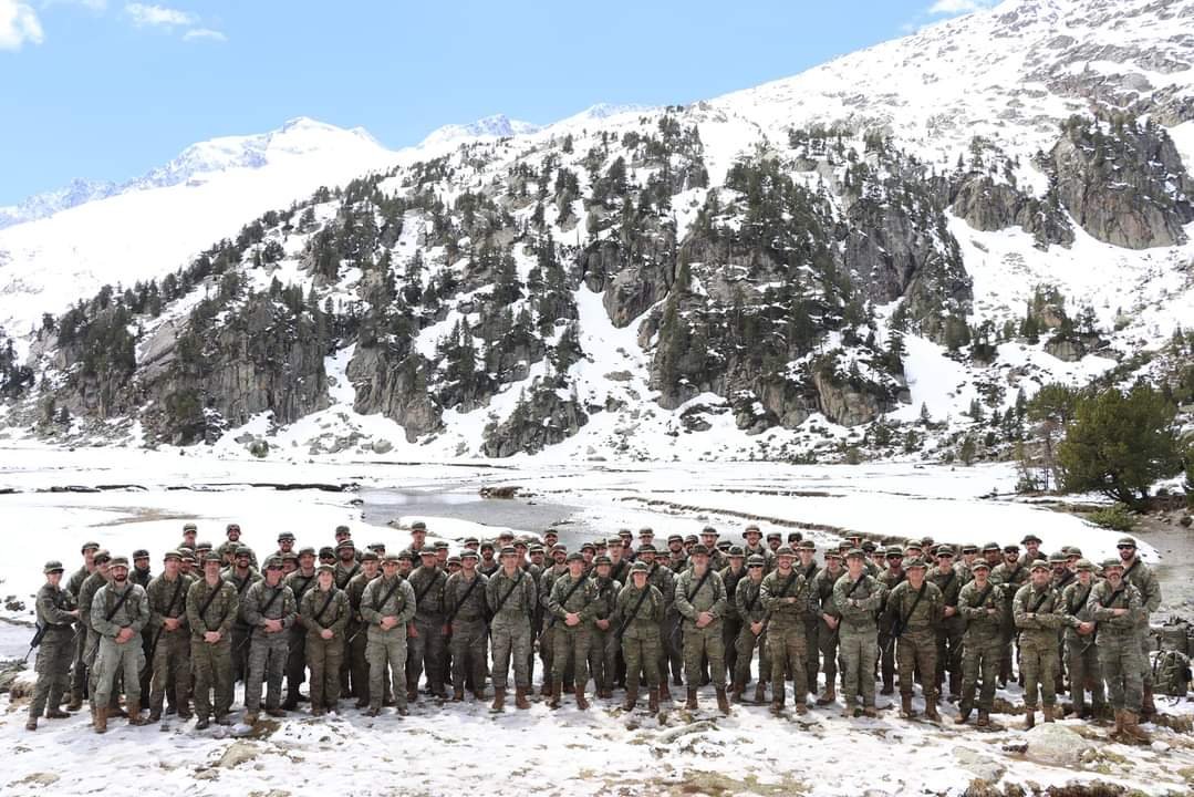 FUTER_ET's tweet photo. El Rgto de Transmisiones N°1, se prepara con el Ejercicio Filípides en los Pirineos. La misión es asegurar las telecomunicaciones, el mando y control de la División Castillejos en cualquier organización operativa.
¡Somos uno, somos el uno!
#RT1
#SomostuEjercito
#EjércitodeTierra https://t.co/lZlk65FVBn