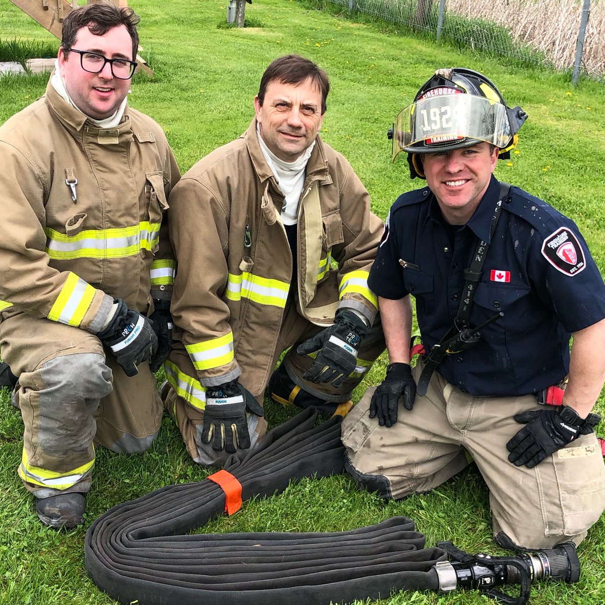 We have way too much fun doing this!👩🏻‍🚒🔥
#taskforcetips #hosebundle #highrisefirefighting #setsandreps #skillsanddrills #industrialfireresponse #ventilationprofile #highrisefirefighting #industrialfire #emergencyresponse #firetraining #firefighter