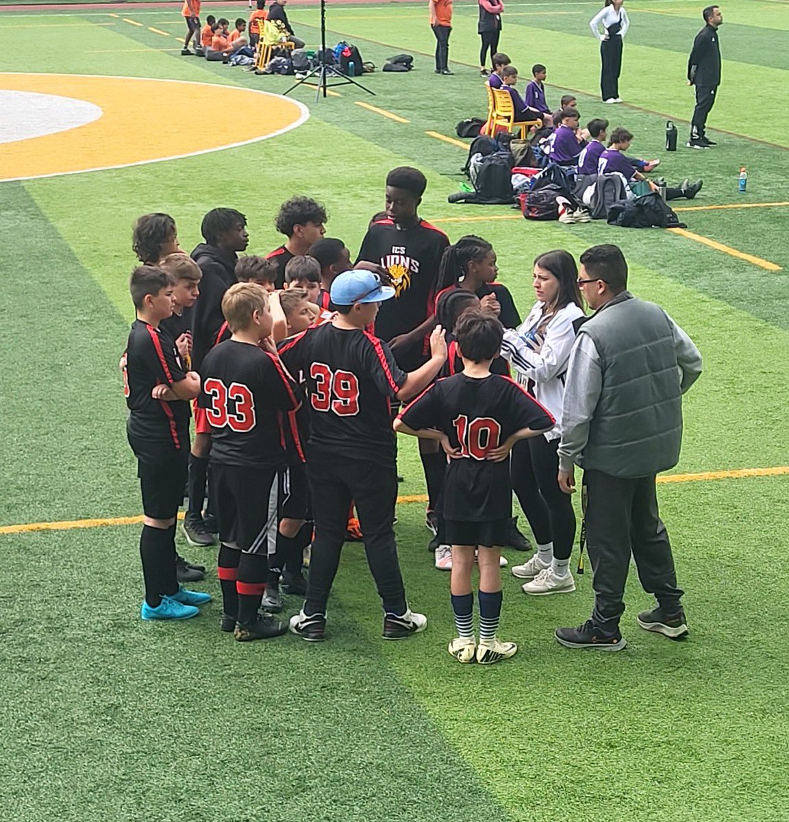 Congrats to our boys soccer team and coaches who participated in the De La Salle soccer tournament. Thank you to De La Salle College for the invitation to participate! @DLSOaklands @TCDSB @BarbaraCapano