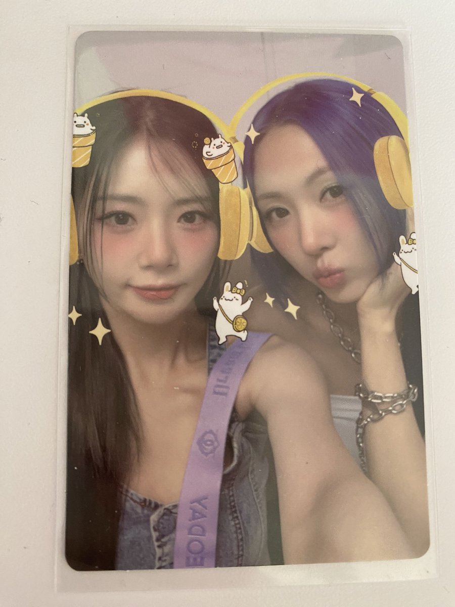 and the cutest jiu x yoohyeon neogen card ??? T___T 💗💗💗 i am in shock
