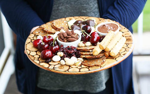 CheapRecipeBlog's tweet image. What&apos;s your food plan for #mothersday2024? Consider assembling a dessert charcuterie platter - a totally customizable board with something for everyone. cheaprecipeblog.com/2018/08/how-to…